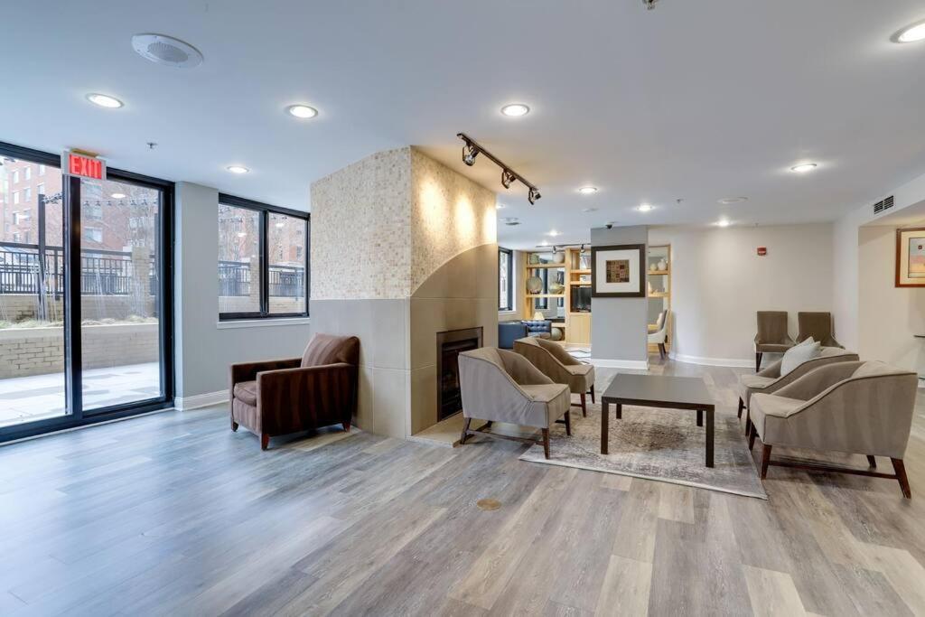 Fantastic 2 Bedroom Condo At Ballston With Gym Арлингтън Екстериор снимка