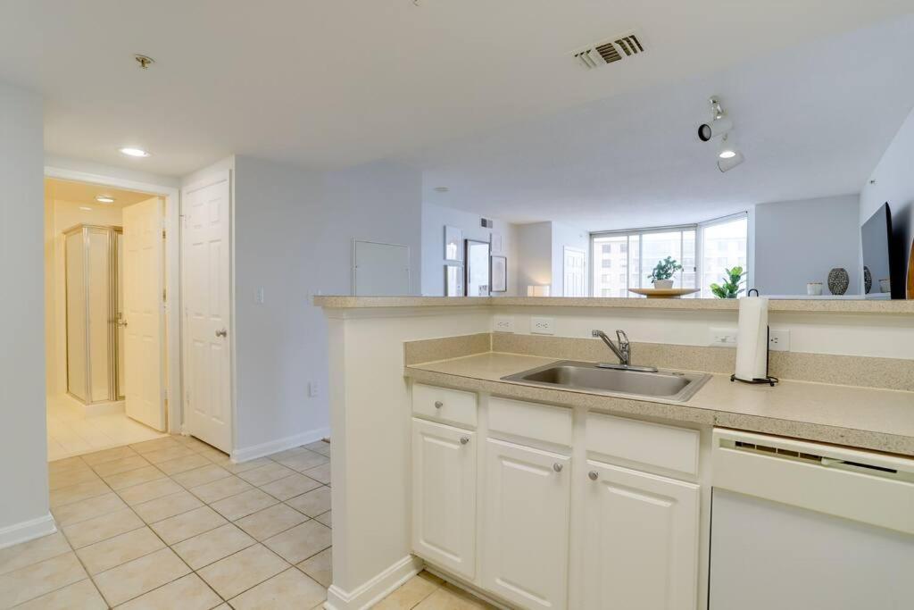Fantastic 2 Bedroom Condo At Ballston With Gym Арлингтън Екстериор снимка