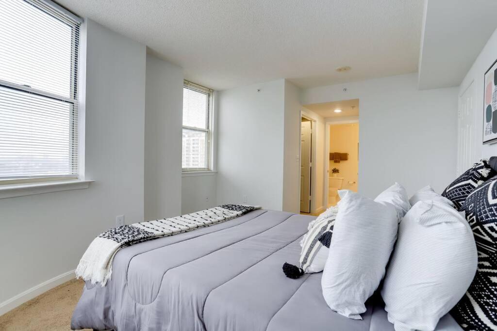 Fantastic 2 Bedroom Condo At Ballston With Gym Арлингтън Екстериор снимка