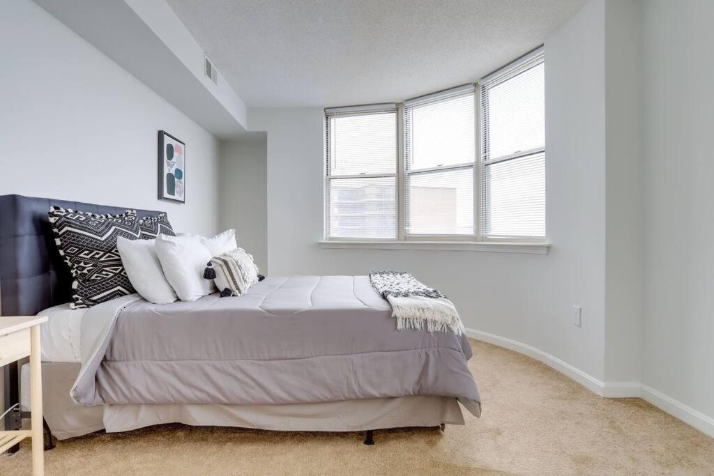 Fantastic 2 Bedroom Condo At Ballston With Gym Арлингтън Екстериор снимка