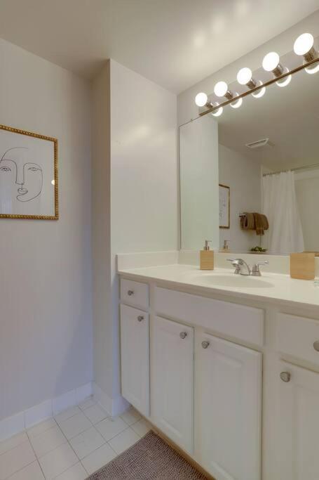 Fantastic 2 Bedroom Condo At Ballston With Gym Арлингтън Екстериор снимка